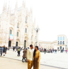 Milan Duomo - Mai and Andrew posing with traditional wedding clothes